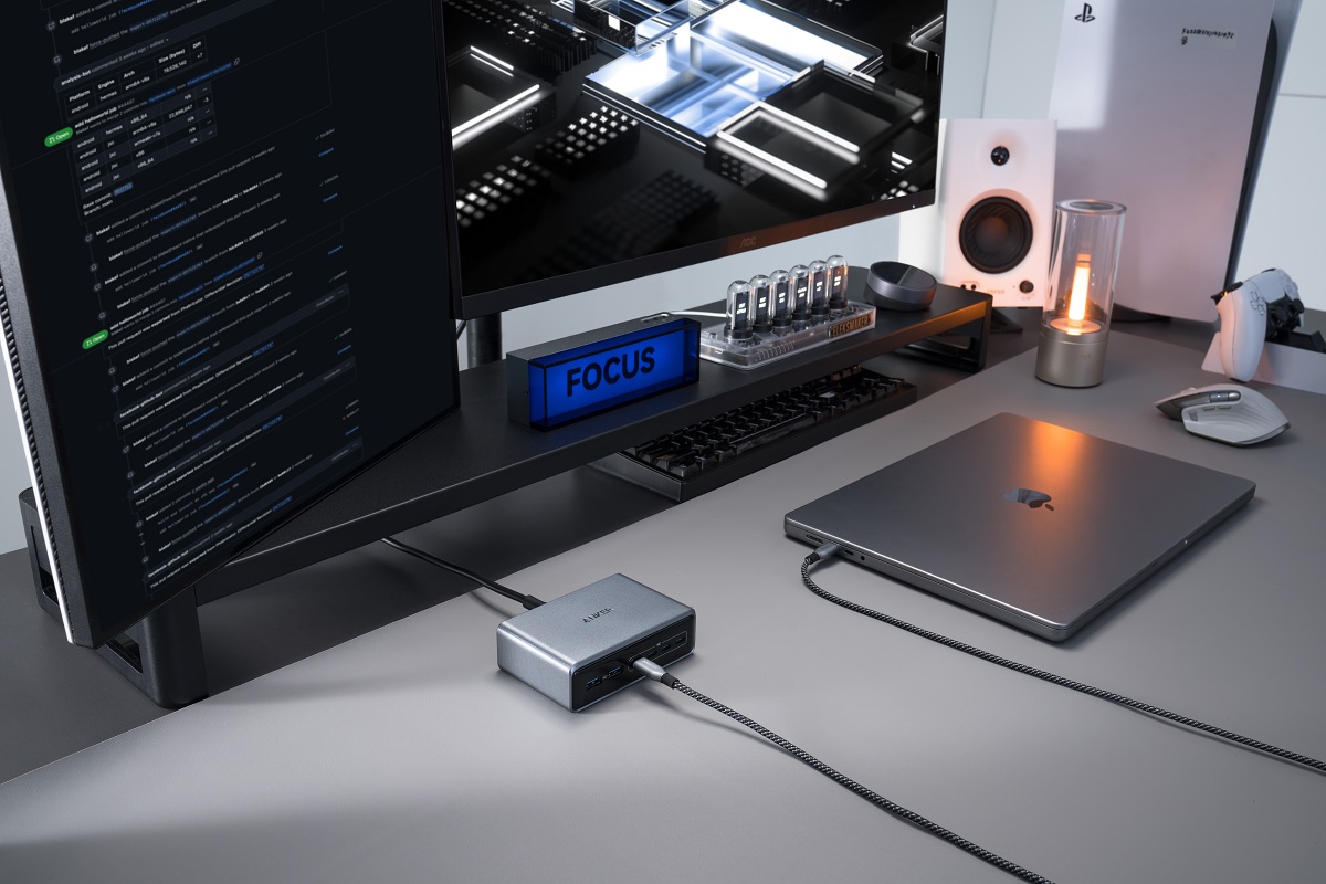 Anker Prime Charger (200W, 6 Ports, GaN) lifestyle 2 Anker Prime Charger (200W, 6 Ports, GaN) lifestyle 2